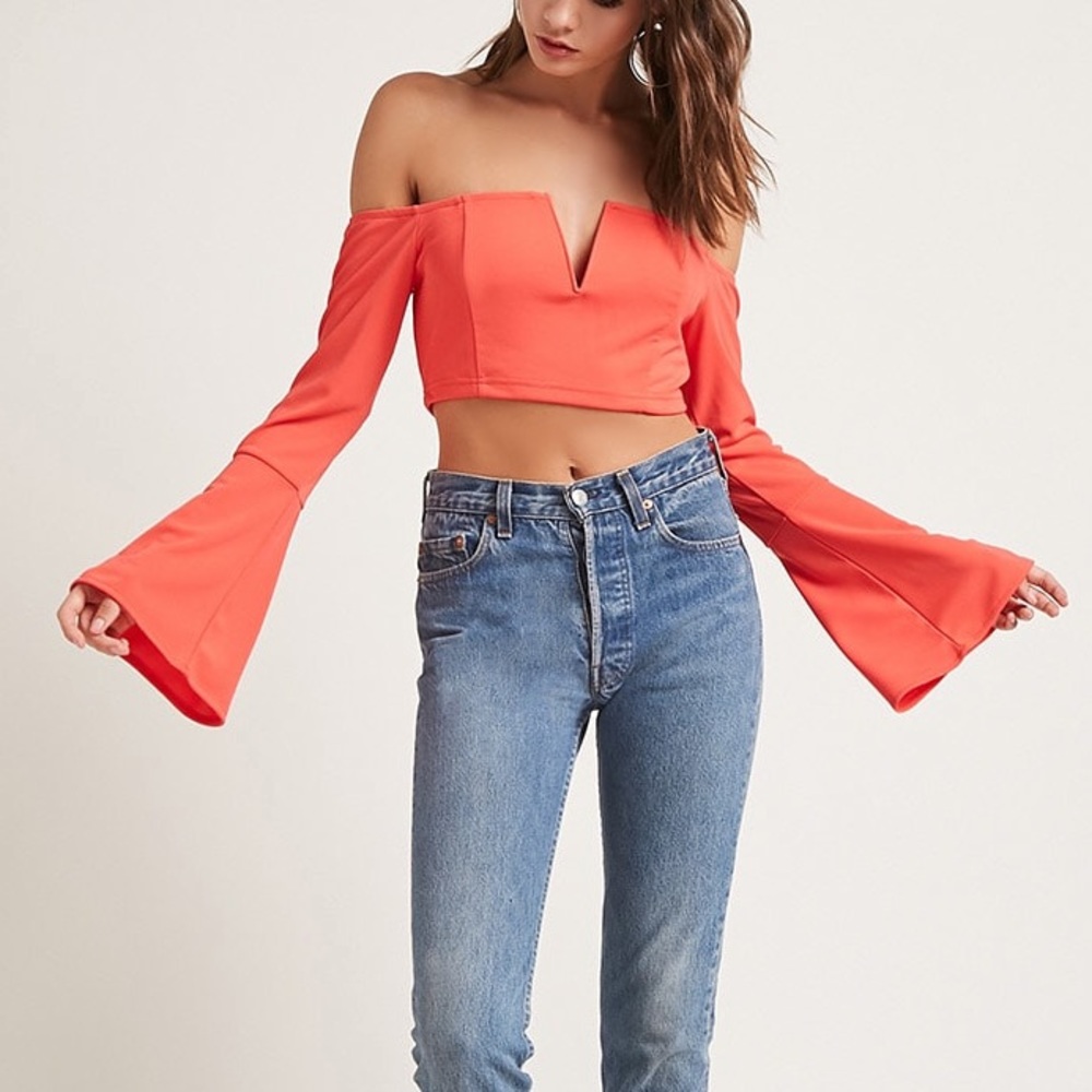 NWOT Belle Sleeve Crop Top